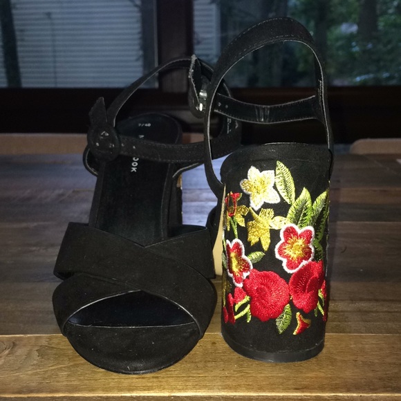 Soft Velvety Wedges - Picture 1 of 3